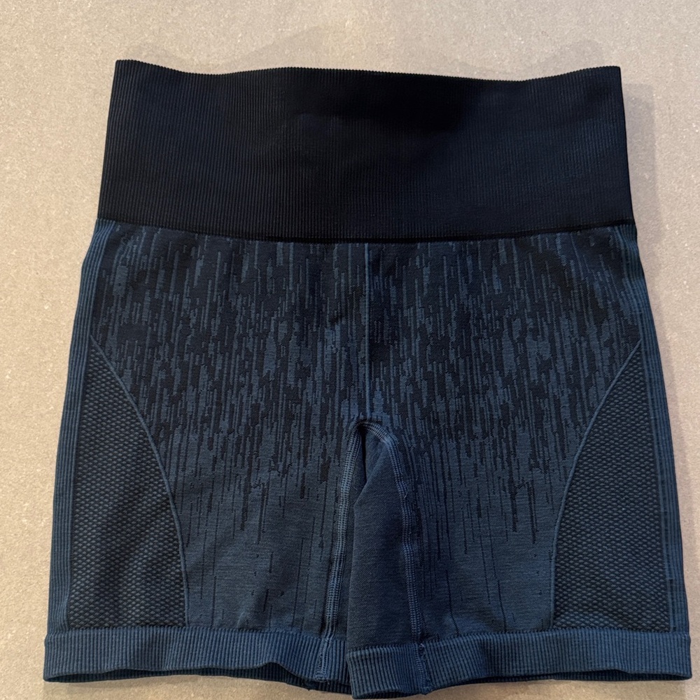 Women's Lululemon shorts 6 inch inseam